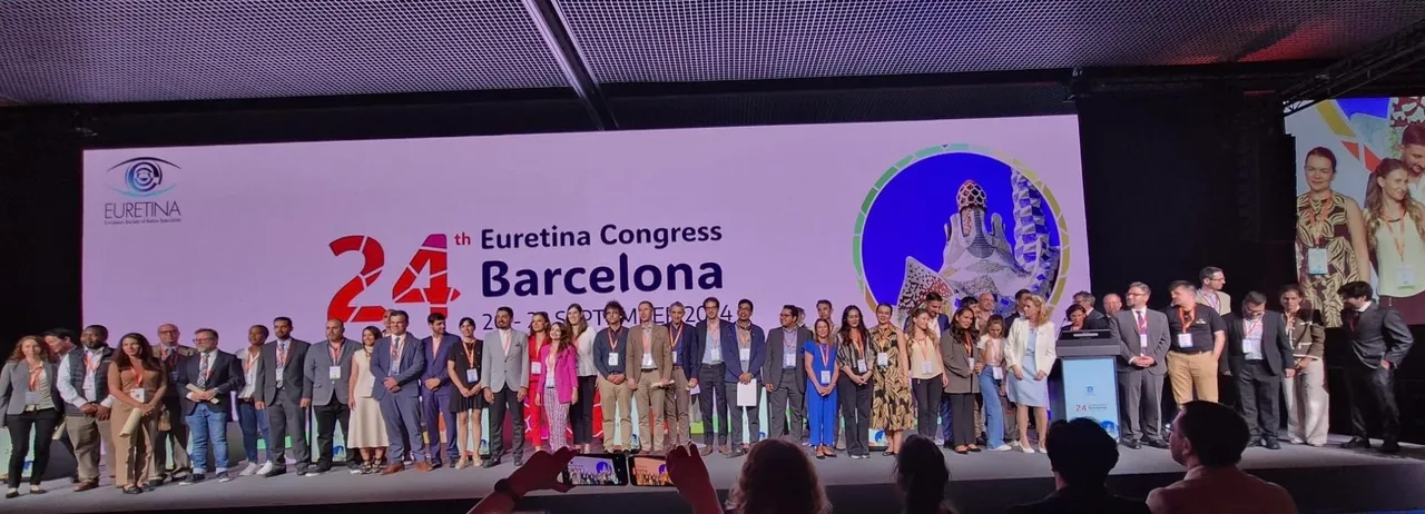 Parabéns a Diogo Cabral, Sara Vaz Pereira e Vania Lages, que se juntaram aos colegas internacionais, no palco do Congresso Euretina, em Barcelona.